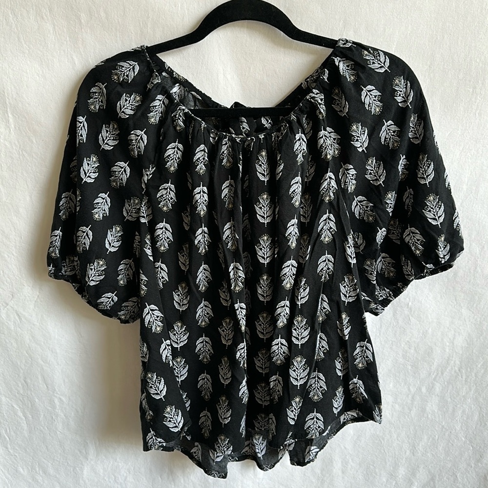 Old Navy black boho crop top with back cutout, size L - Picture 1 of 7